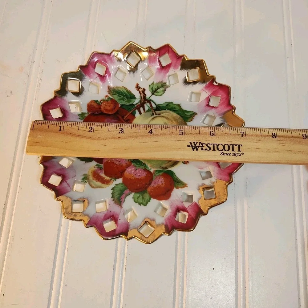 2 PC Vtg Farmhouse Cottage Wall Plate Lattice Strawberry Apple Gold Trim Artmark